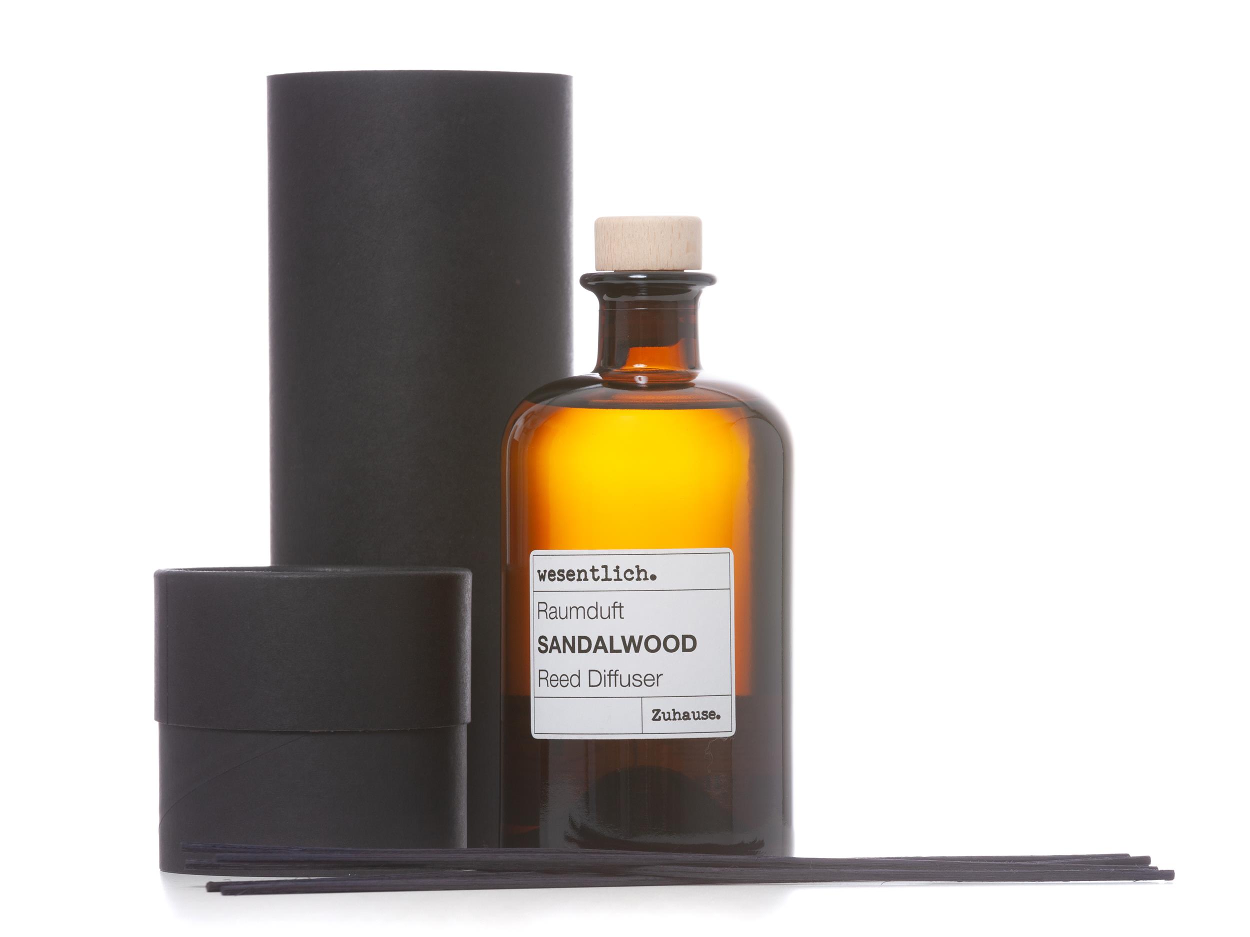 Reed Diffuser Raumduft Sandalwood (400ml) inkl. 7 Kapillarstäbchen - dekorativer Raumduft von wesentlich. in der Apothekerflasche